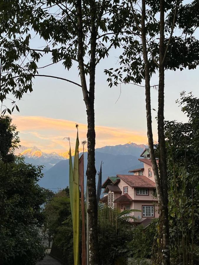 Ifseen Villa Pelling Exterior photo